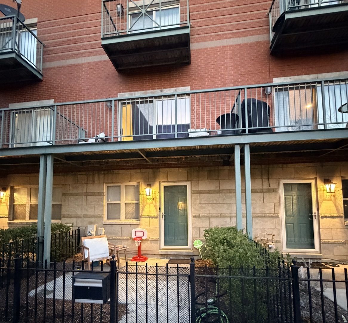 4530 S Woodlawn Avenue 1004