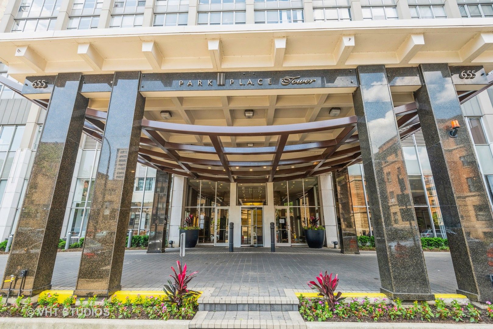 655 W Irving Park Road 4711