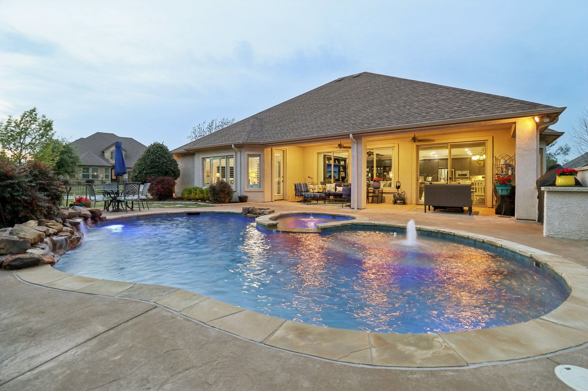 9813 Lindenwood Trail