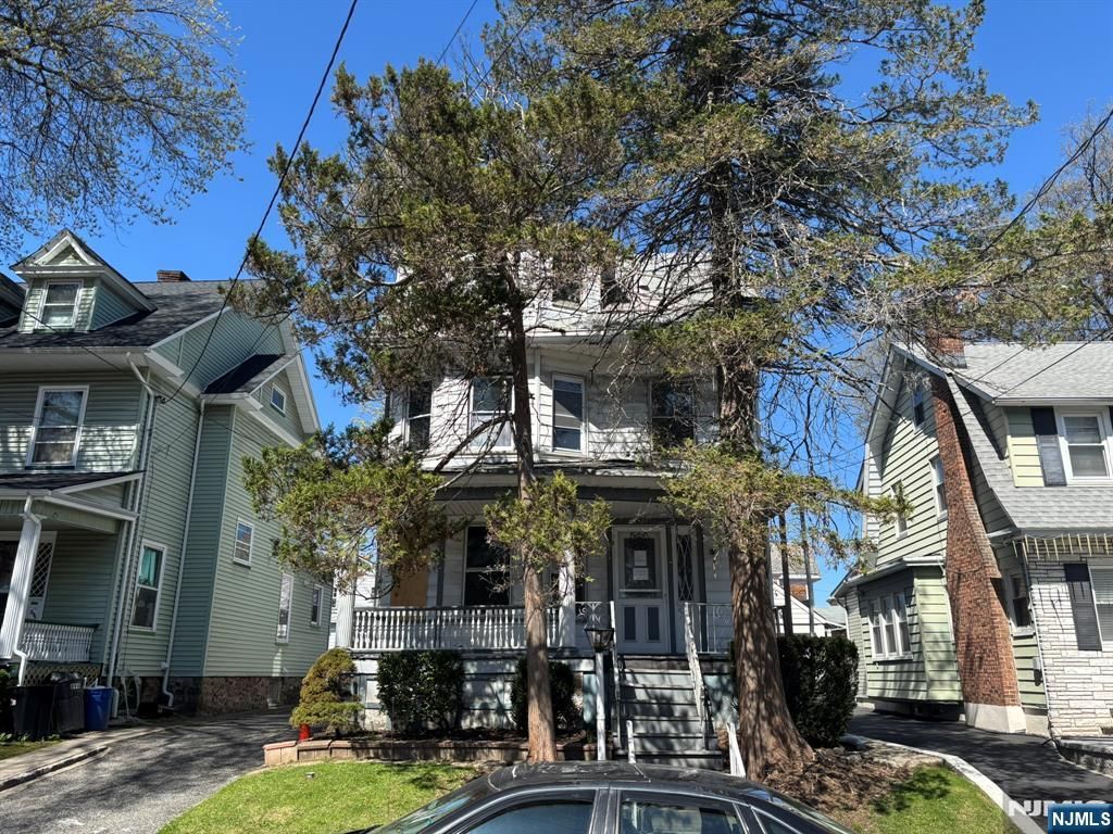 900 Lake Street