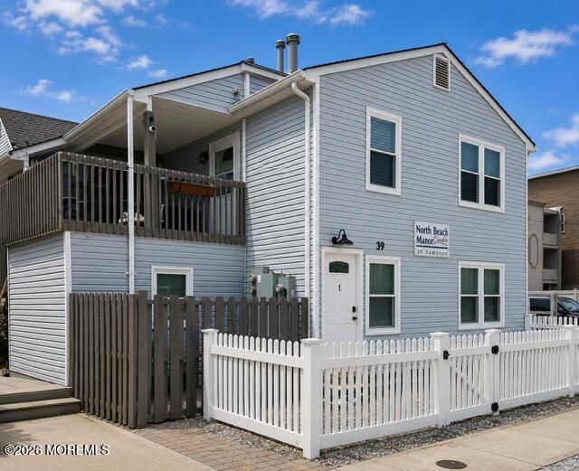 39 Sampson Avenue 1
