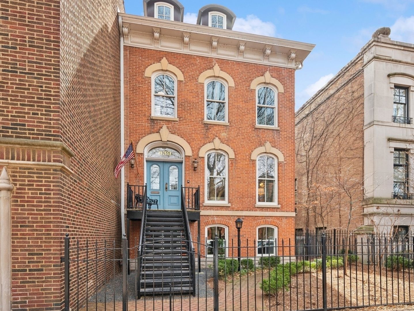 839 W Webster Avenue
