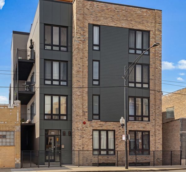 2135 W Cermak Road 3S