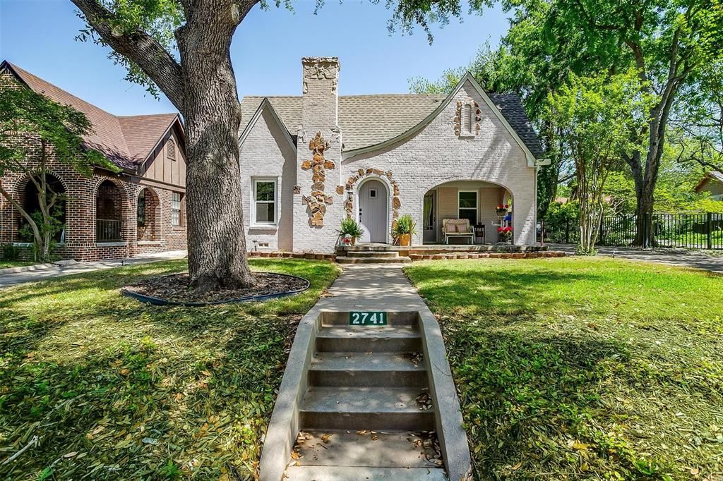 2741 Willing Avenue