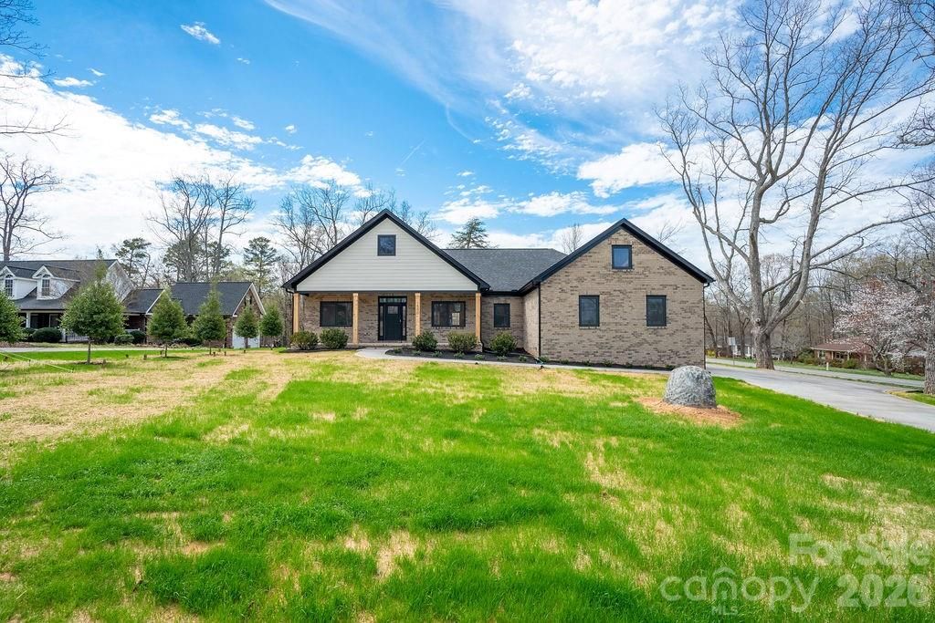 1500 Avalon Oaks Court