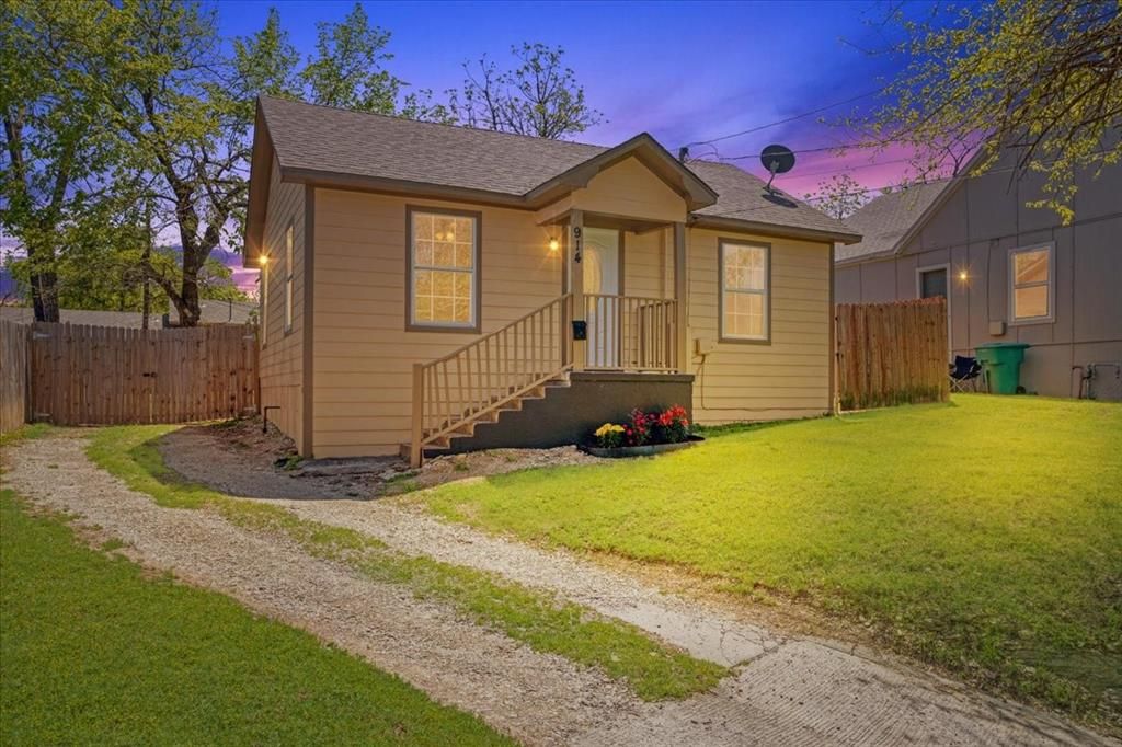 914 W Pecan Street