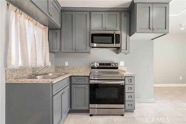 1520 W 215th