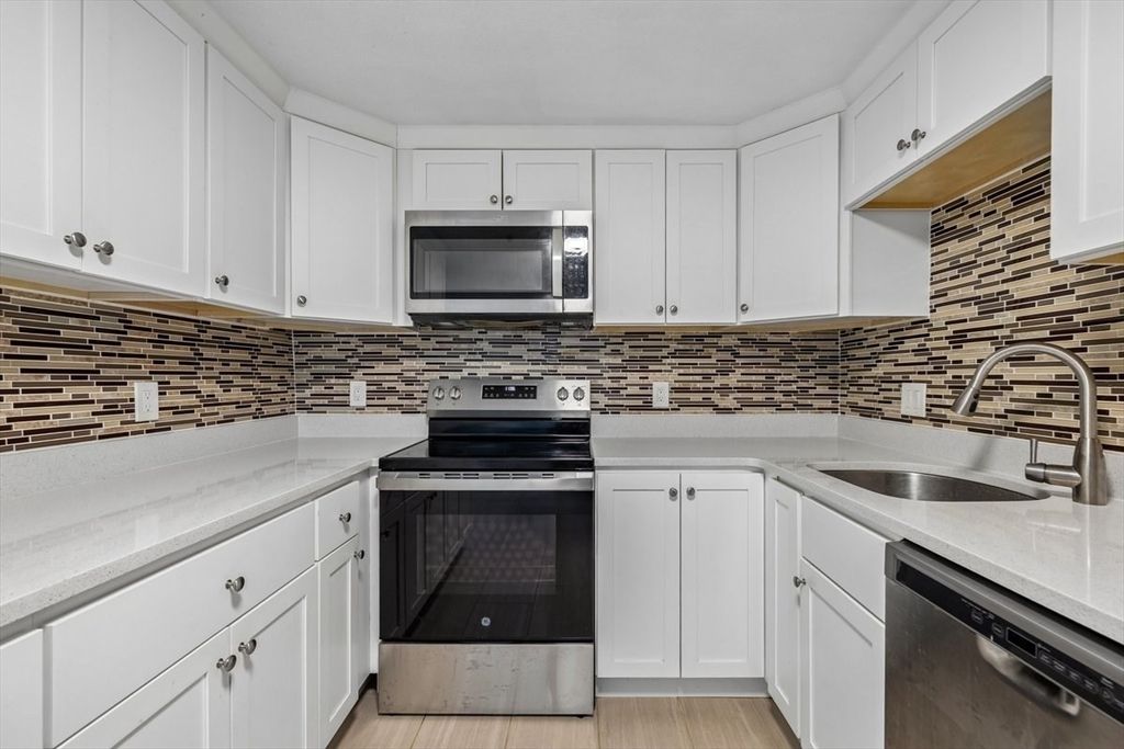 33 Lodgen Ct 2D