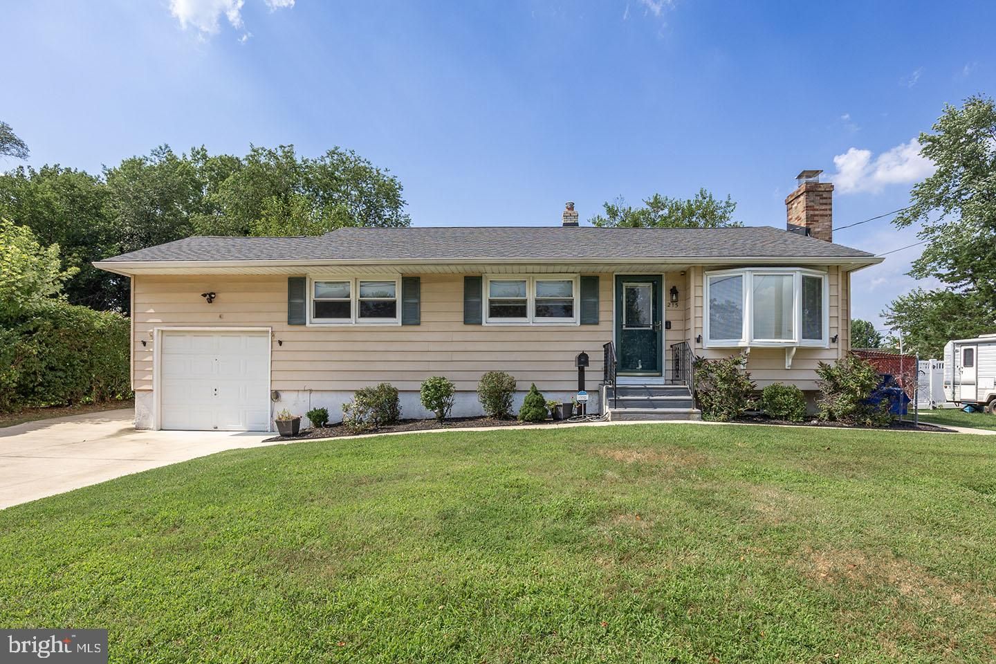 215 N Garden Boulevard