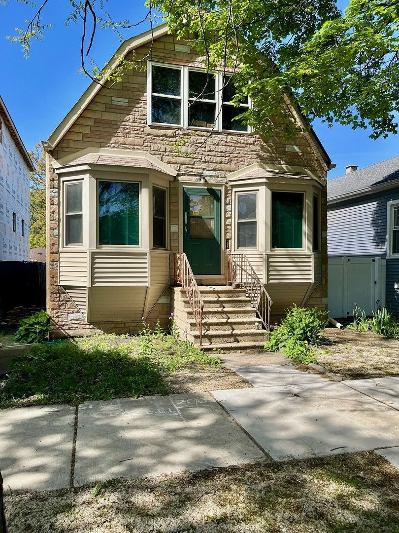5018 W Winnemac Avenue