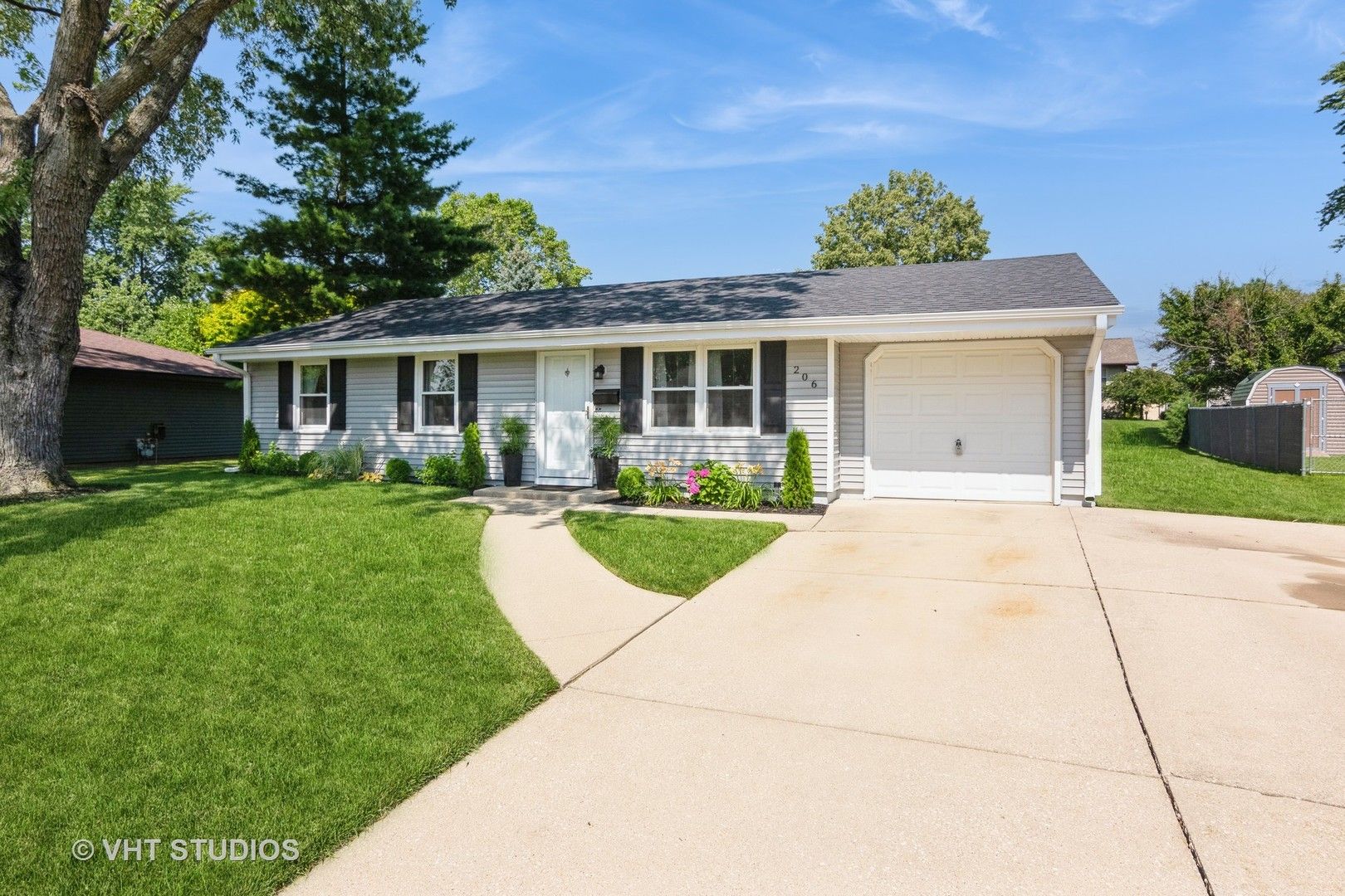 206 W Hartford Drive