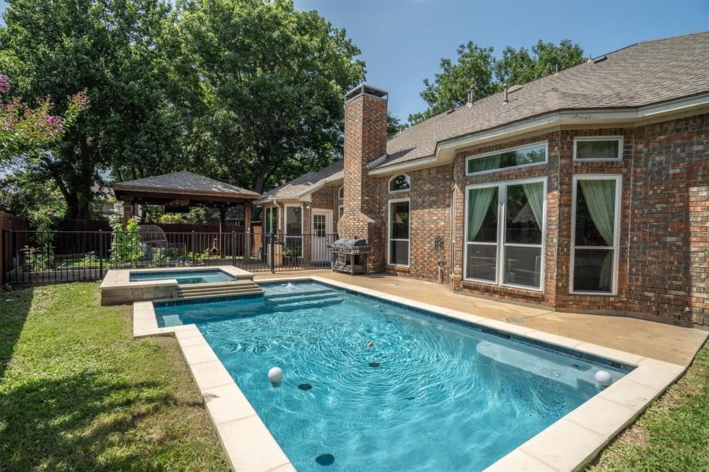 2212 Green Hill Drive