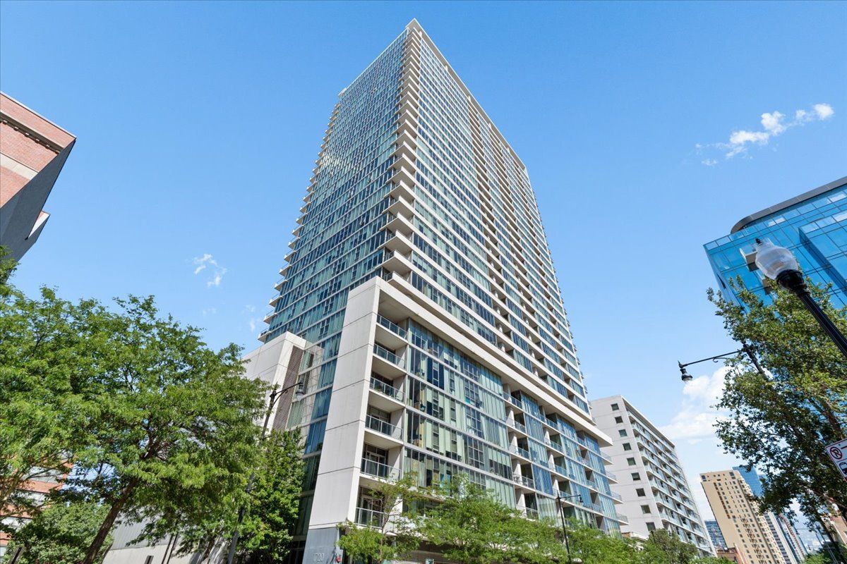 1720 S Michigan Avenue 2503