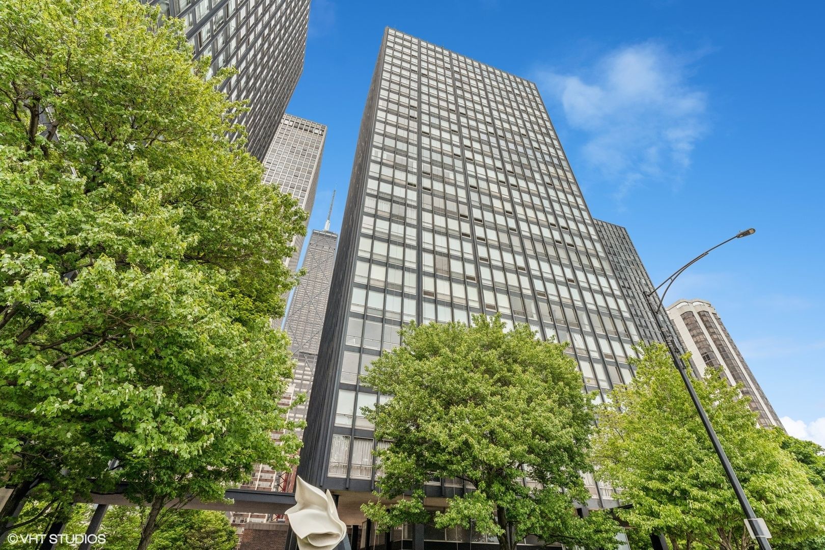 880 N Lake Shore Drive 4E
