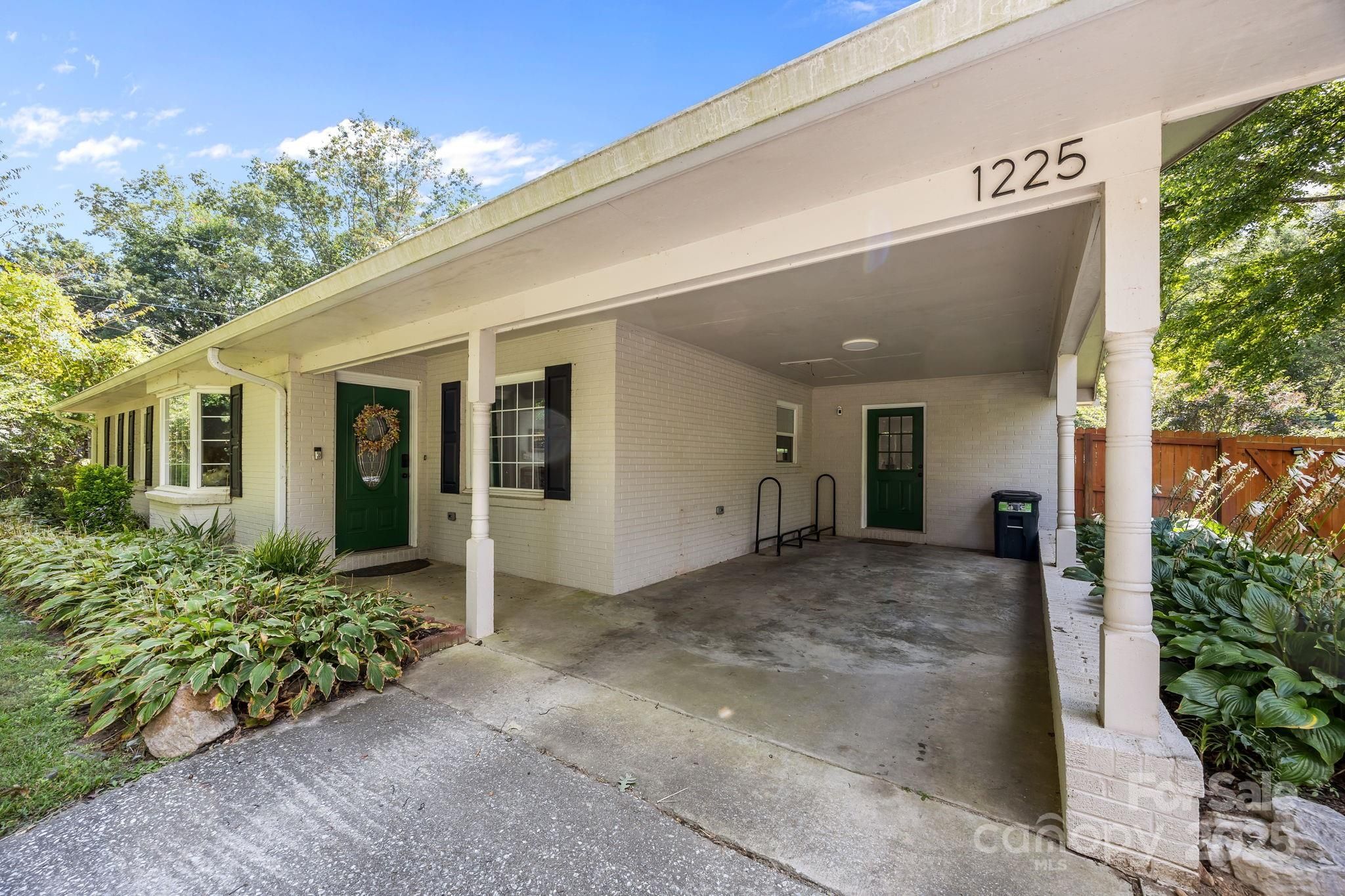 1225 W Gilbert Street