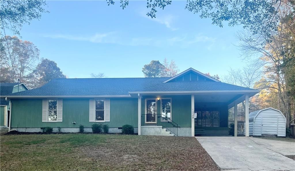 175 Lakeshore Circle Se