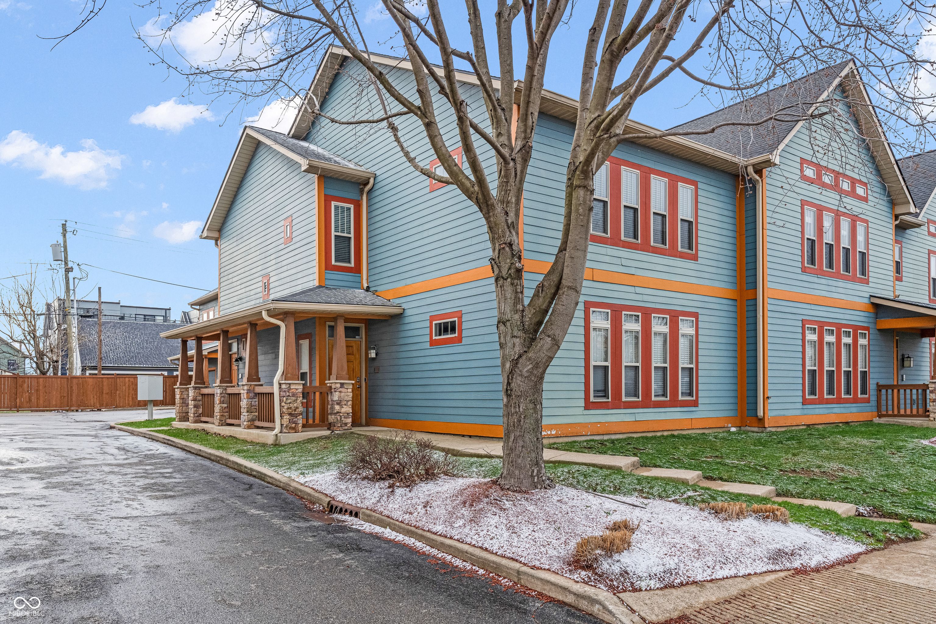 1635 N College Avenue 4