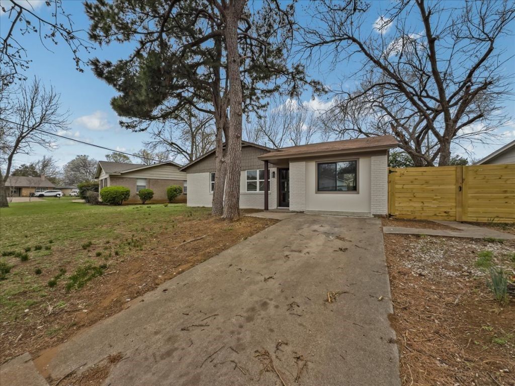 802 Nl Robinson Drive