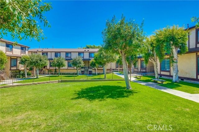 515 W Gardena Boulevard 68