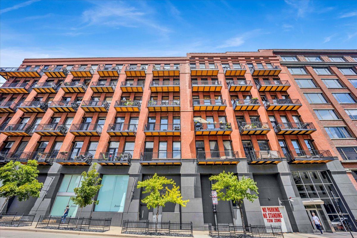 616 W Fulton Street 212