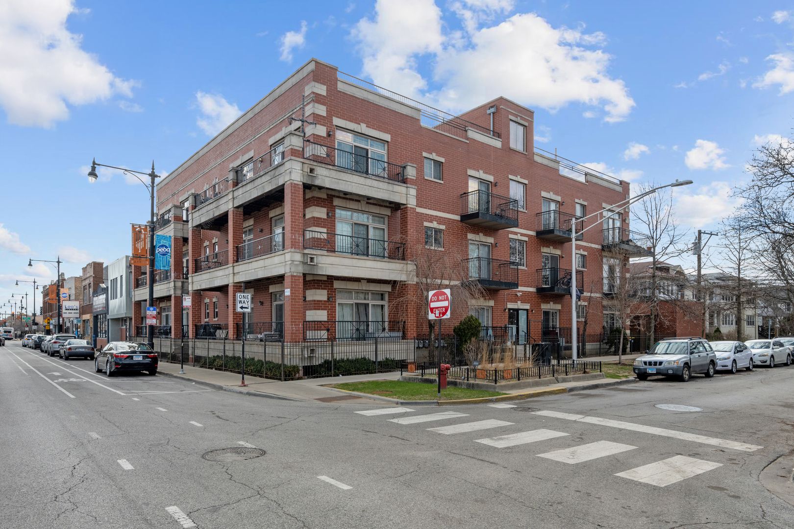 4755 N Kilbourn Avenue 3C