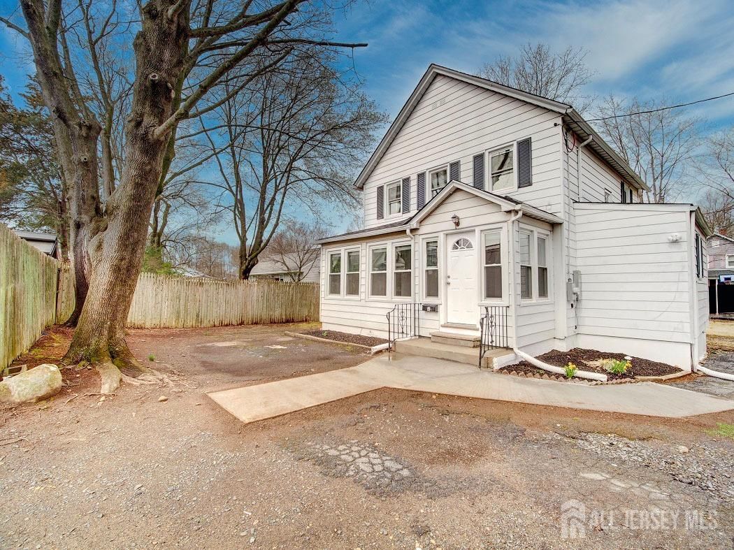 3 Hillside Avenue
