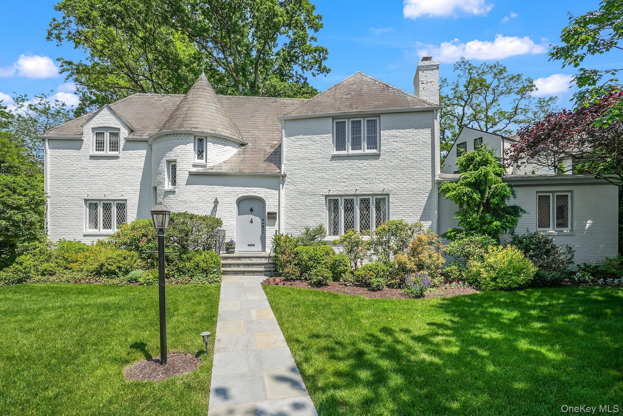 4 Villa Lane