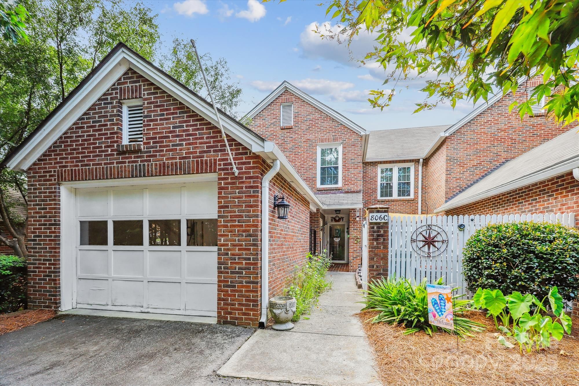 806 Colony Oaks Drive