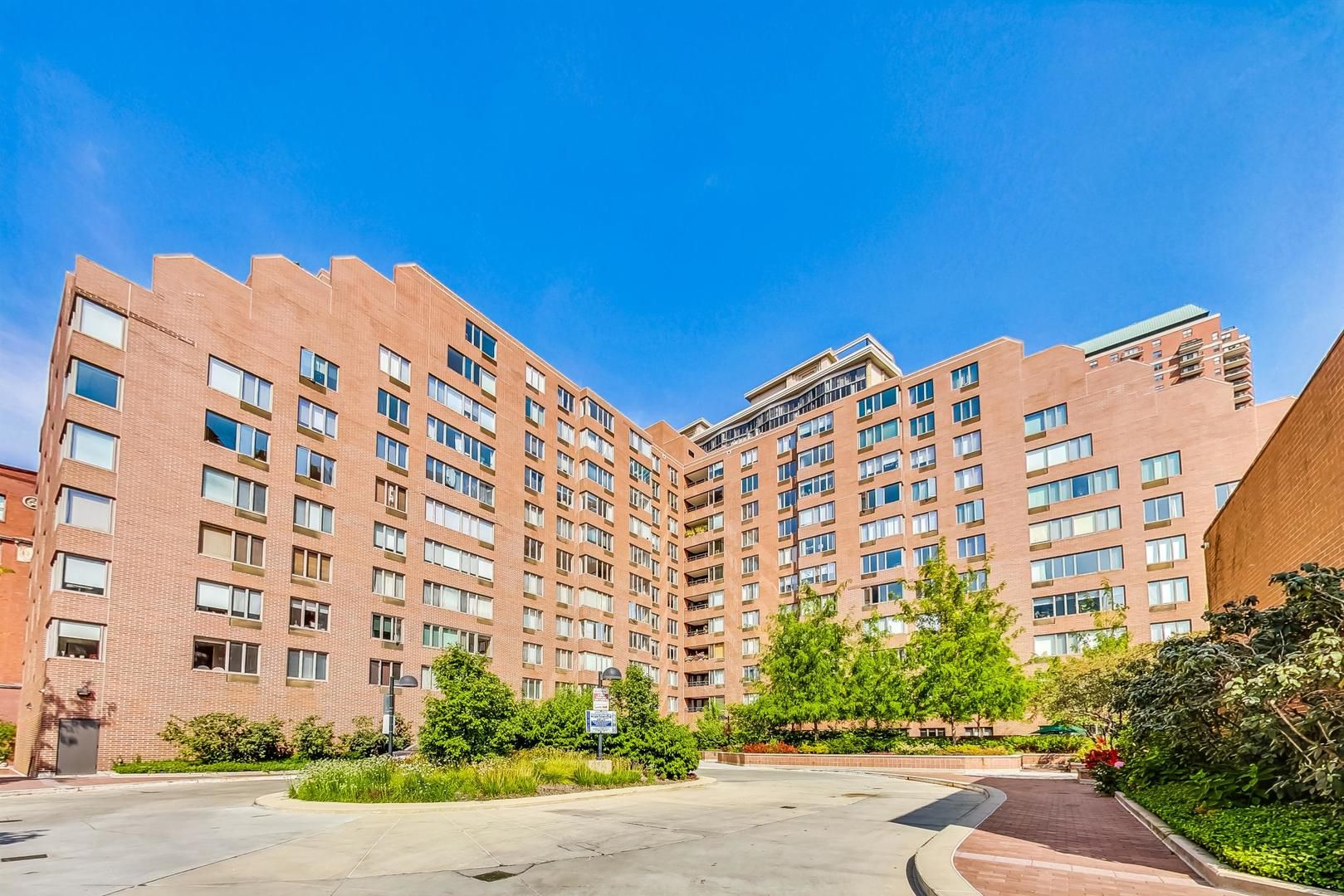 801 S Plymouth Court 913
