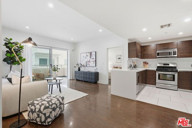 1700 Sawtelle Boulevard 219