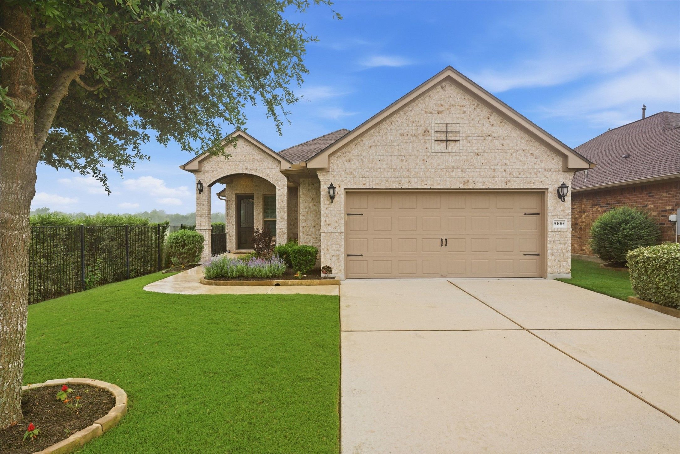5100 Lusso Cove