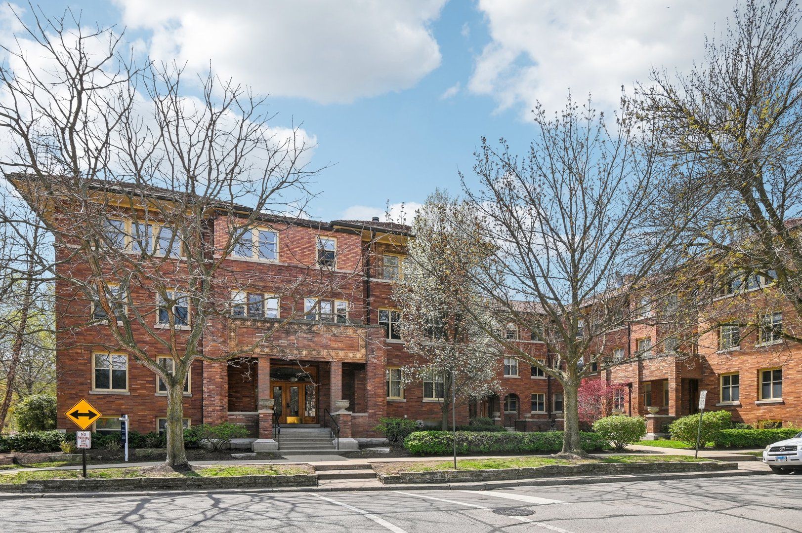 508 Lee Street 3E