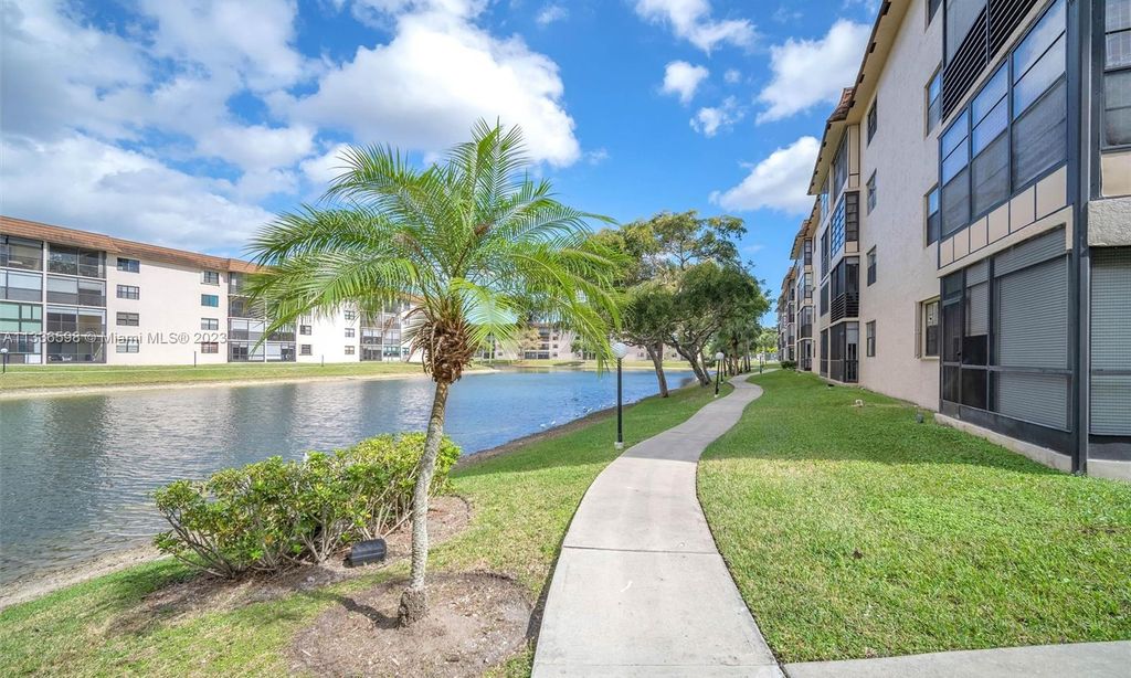 Lakes of Carriage Hills