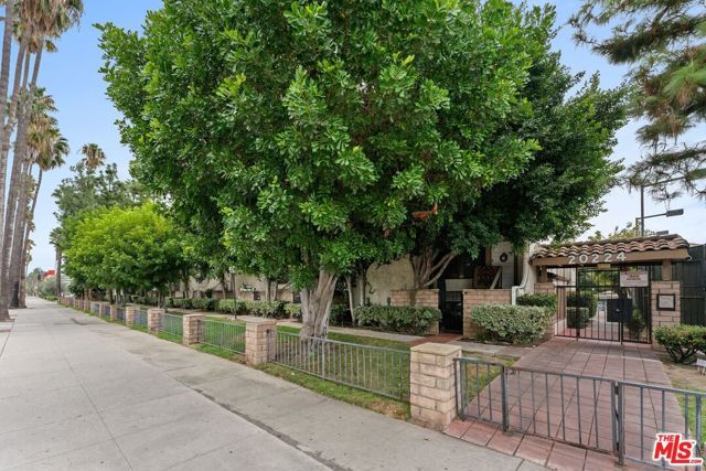20224 Sherman Way 26