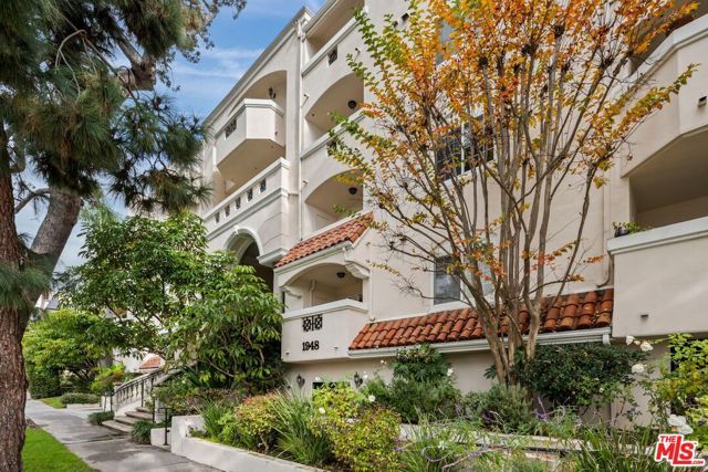 1948 Malcolm Avenue 305