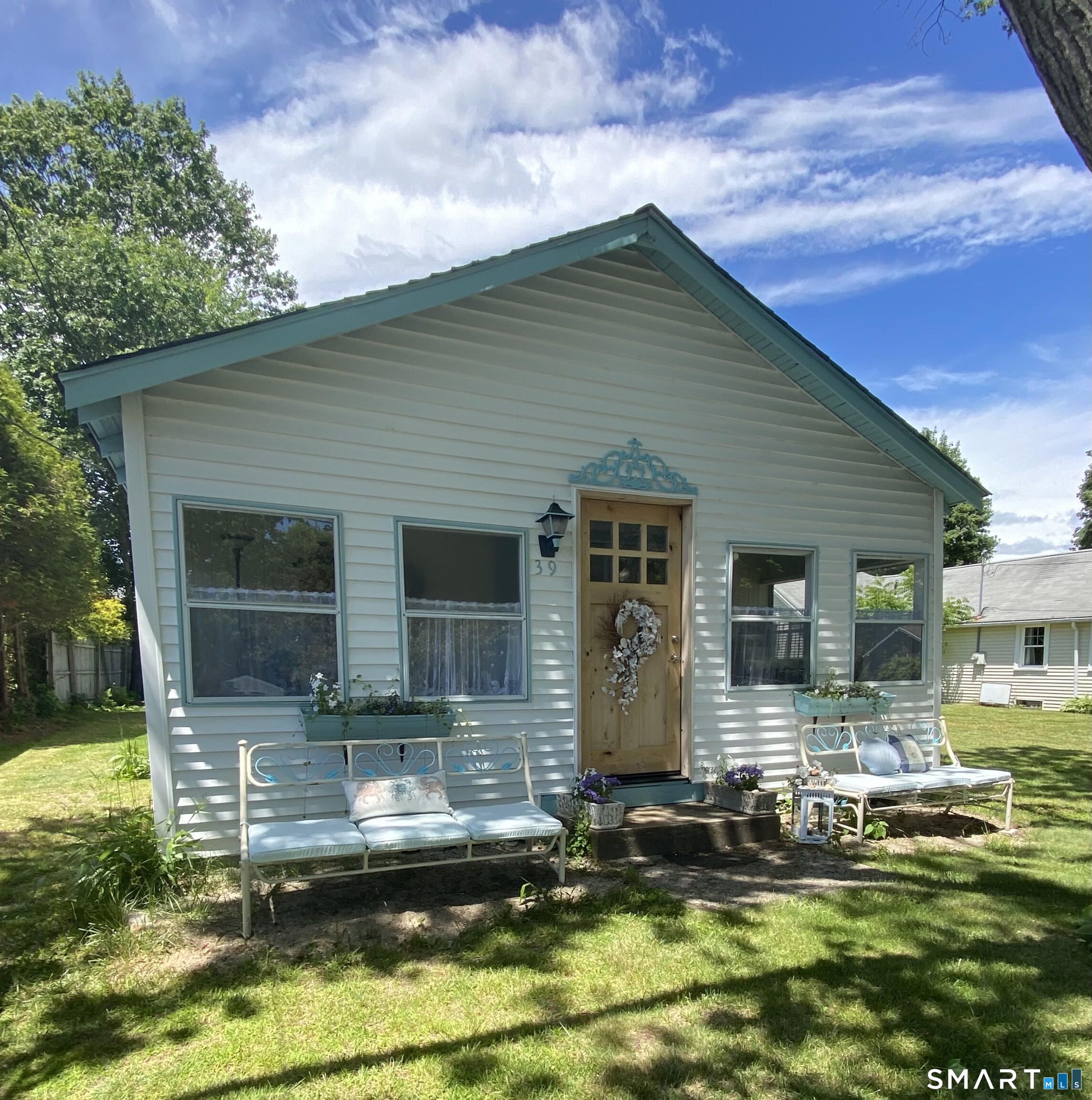 39 Middletown Avenue