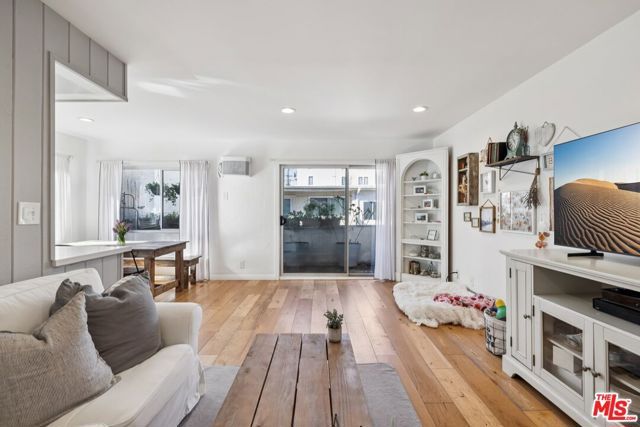 1831 Prosser Avenue 304