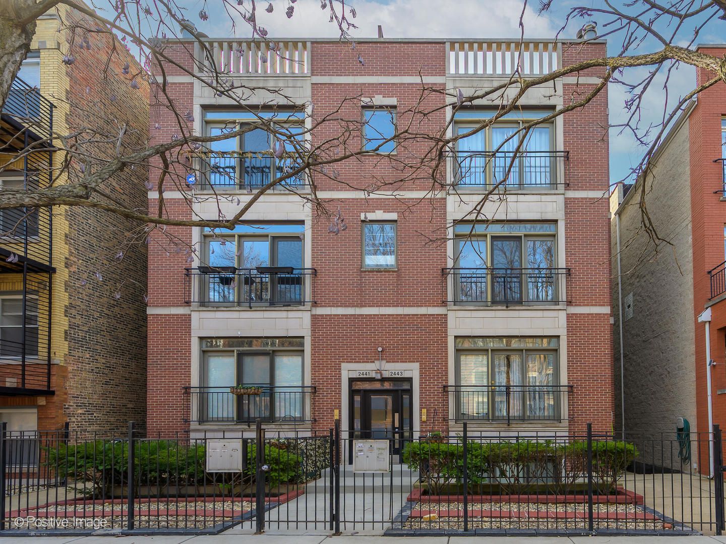 2441 W Walton Street 1