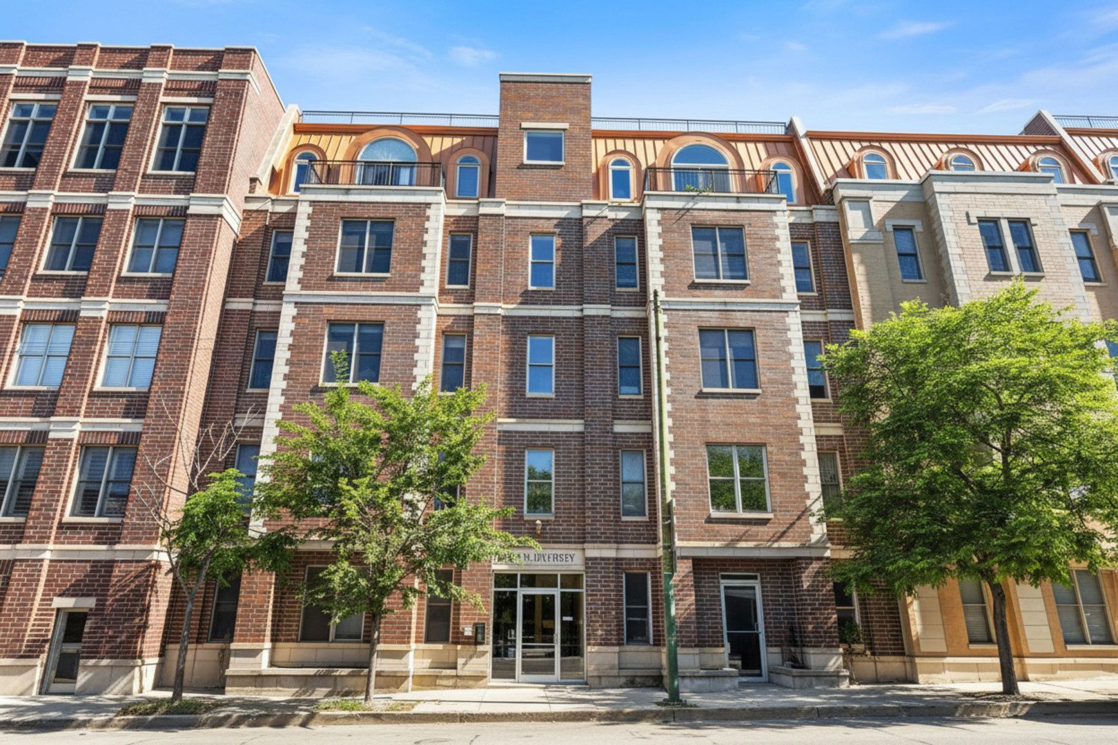 2618 W Diversey Avenue 402