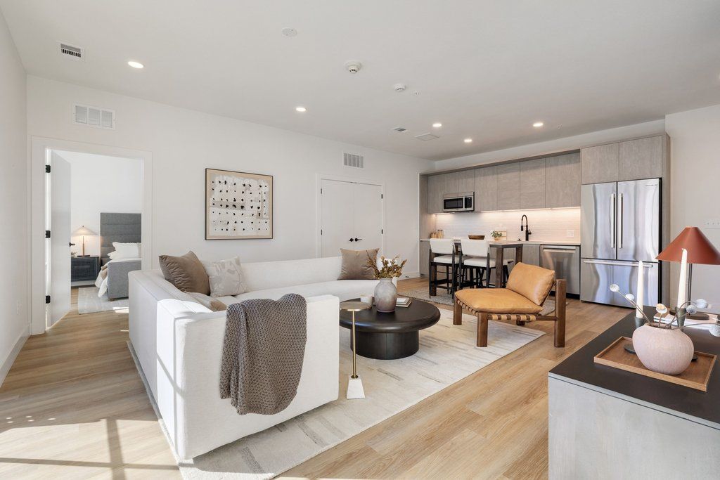 4315 S Congress Avenue 319