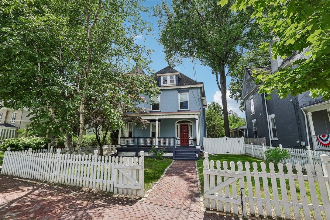 884 Thorn Street