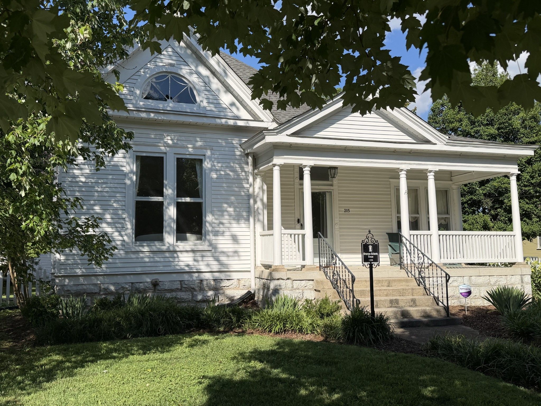 215 4th Ave S