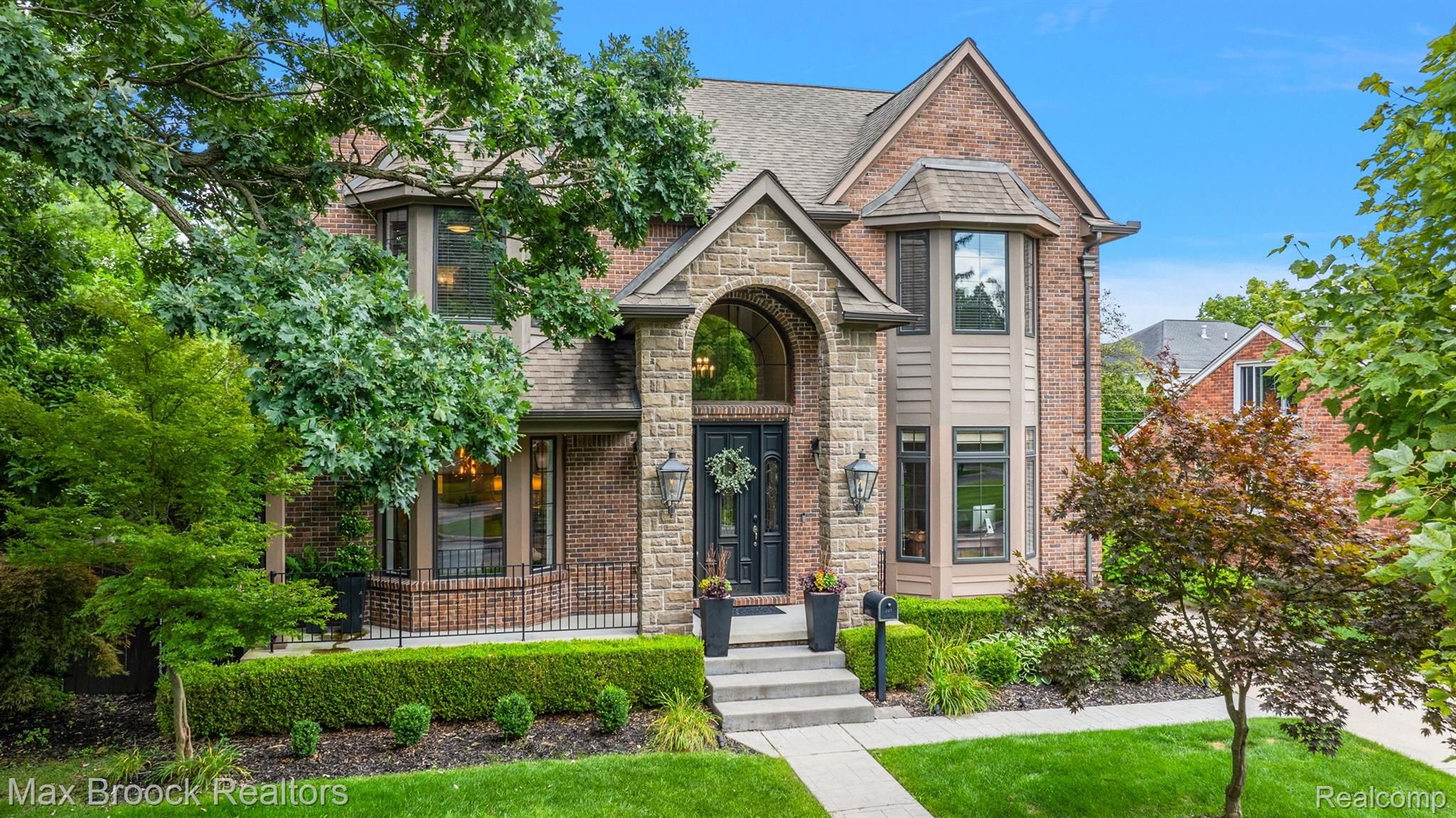 145 S Glenhurst Drive