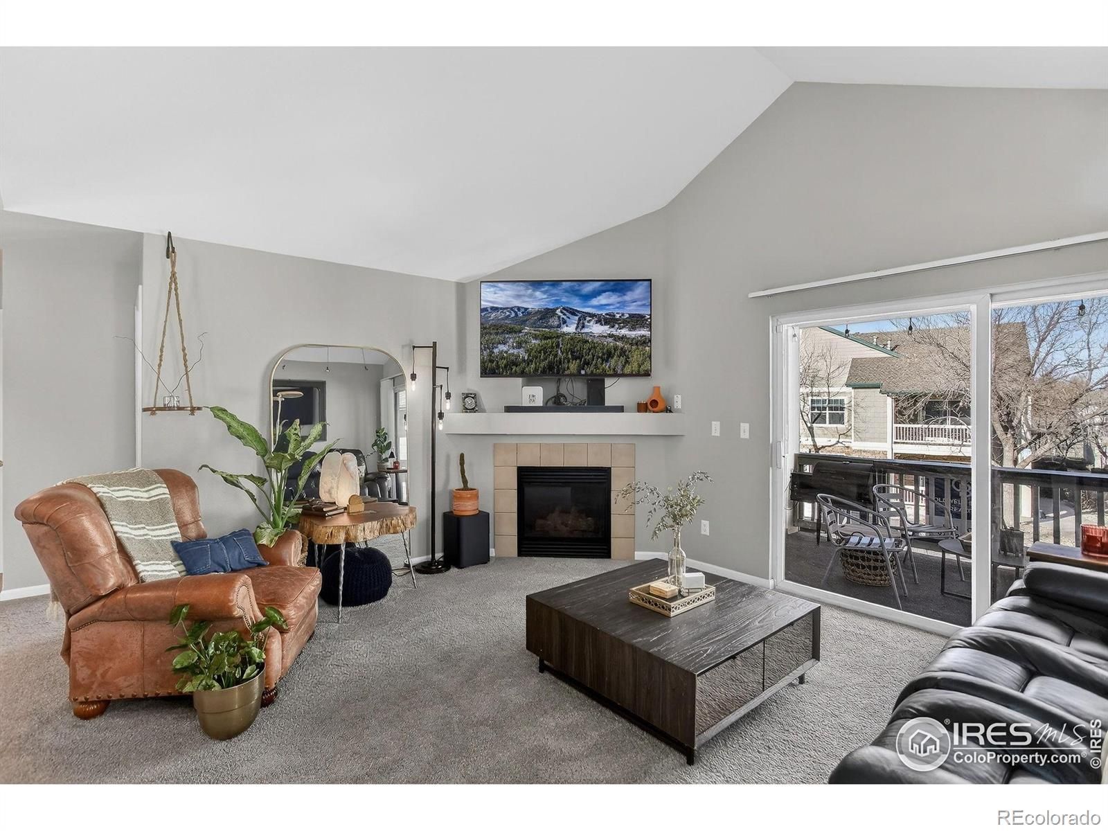 5225 White Willow Drive J-210