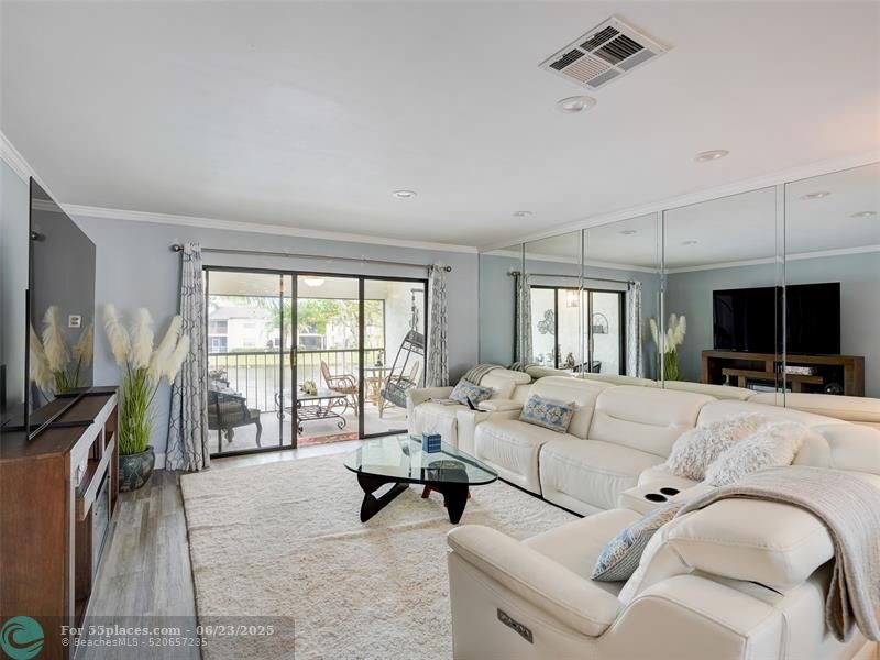 9261 Vista Del Lago 19F