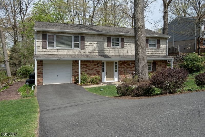 109 Conklin Ave