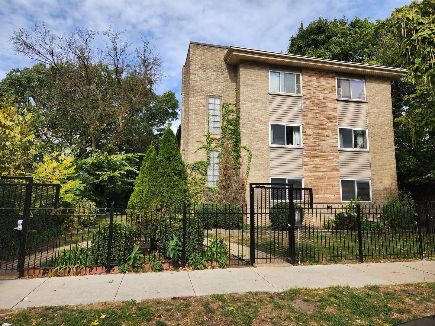 1404 W Estes Avenue 4A
