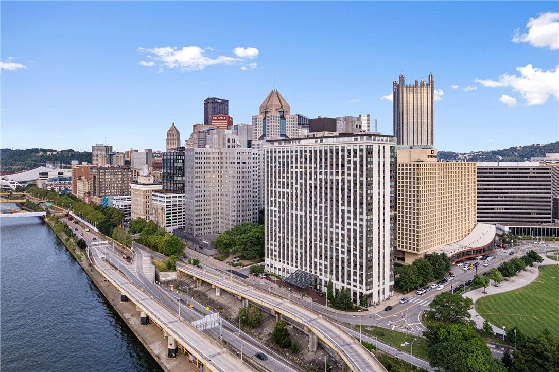 320 Fort Duquesne Blvd 4F