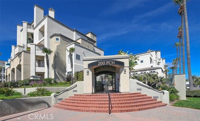 200 Pacific Coast Highway 216