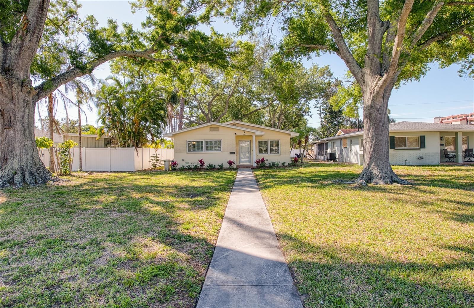 662 Villagrande Avenue S